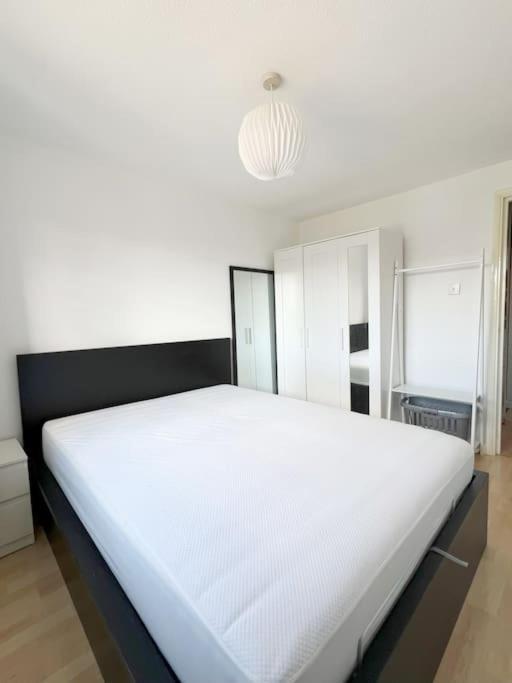 Colliers Wood 1 Bed South London Short Stay Mitcham Eksteriør bilde